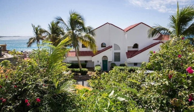 Salty Sway Villa - Private Beach - 5bed/5bath in Southside