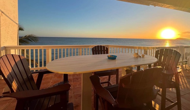 Salty Sway I - 2bed/2bath Beach House in Southside