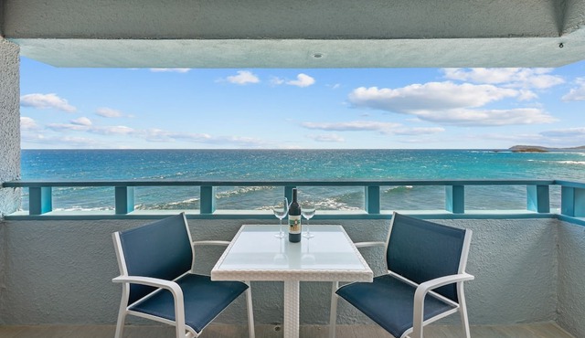 1 bed, 1 bath, Ocean views, 3 Pools, Walk to Beach in St. Thomas