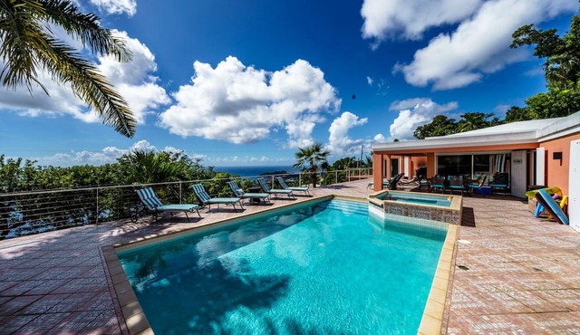Amazing harbor views & central, gated location! 5 en-suite baths! in St. Thomas